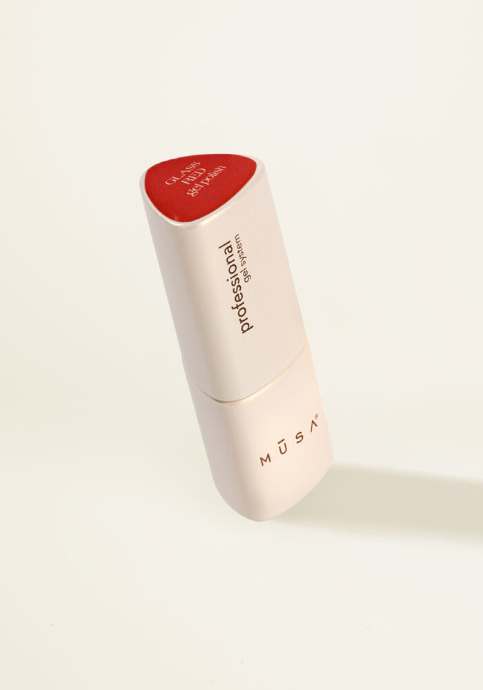 Гел лак Glass Red– полупрозрачен гел лак с ефект стъкло в червен цвят.