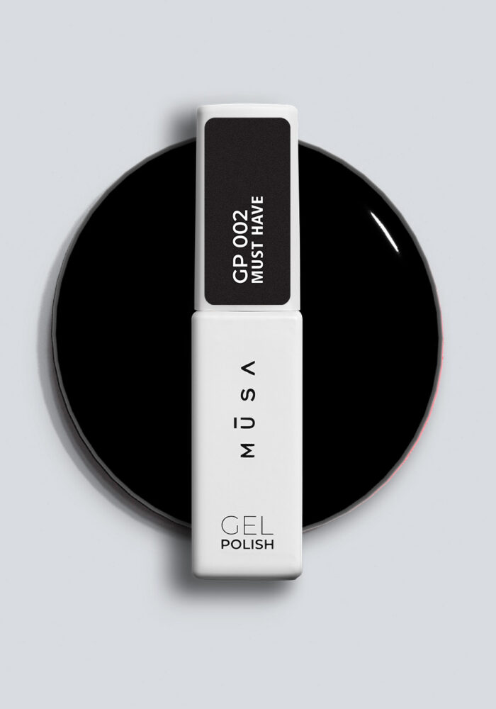 Musa Nails Gel Polish GP002 – силно пигментиран черен полуперманентен гел лак с кремообразна текстура, равномерно покритие от първи слой и дълготрайна издръжливост до 4 седмици, подходящ за професионален маникюр и nail art.