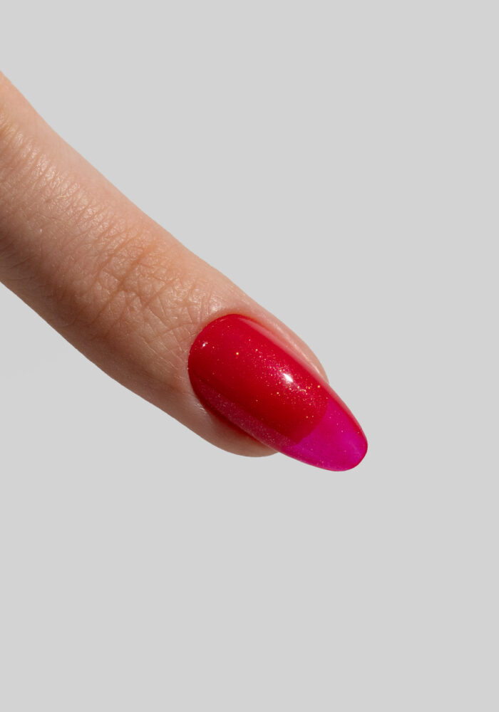 Червен гел лак Musa Nails GP004 с наситен бляскав цвят и силно пигментирано покритие за професионален маникюр с дълготраен ефект.