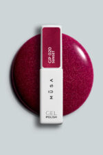 Бордочервен glitter гел лак Musa Nails GP020 с фин microglitter ефект и наситен амарантов нюанс за елегантен дълготраен маникюр.